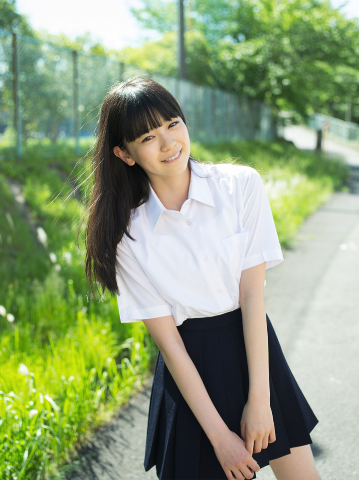 坂井仁香 - 制服編 - Scene 9 (撮影日/2016年5月12日。撮影時学年/中学三年生。撮影/須田卓馬)
