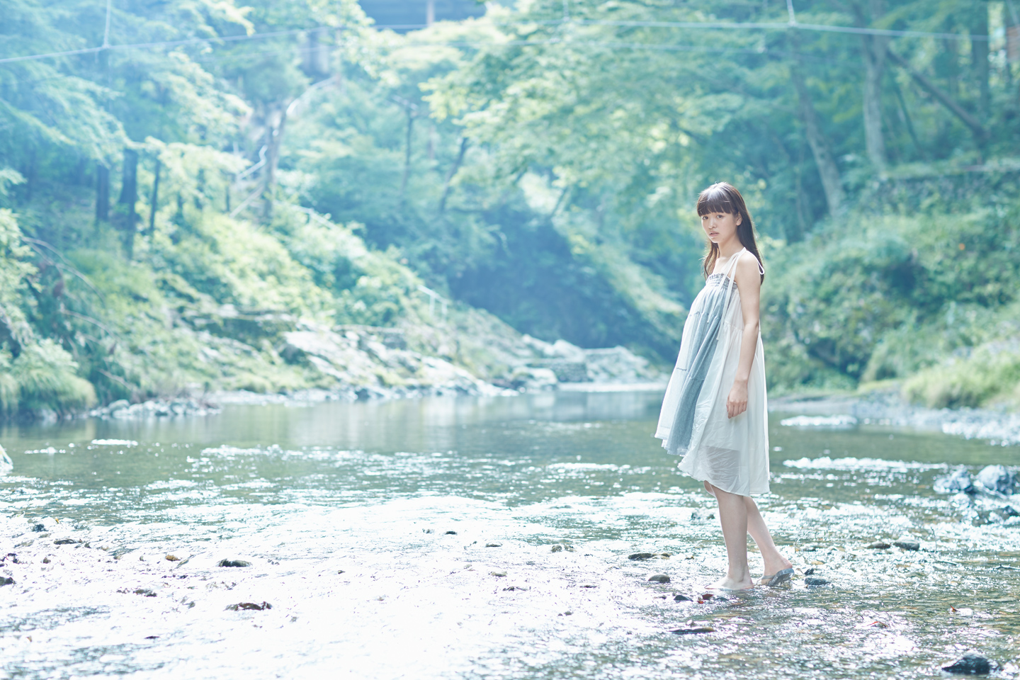横田真悠 - 洋服編 - Scene 1 (撮影日/2016年7月6日。撮影時学年/高校二年生。撮影/樋口兼一)