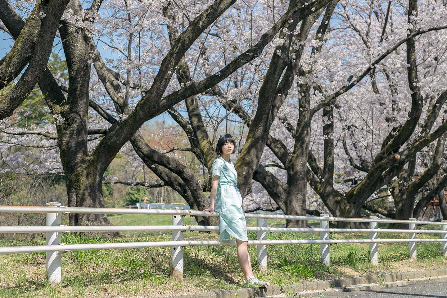 吉田美月喜 - 洋服編 - Scene 11 (撮影日/2018年3月30日。撮影時学年/中学三年生。撮影/山田信男)
