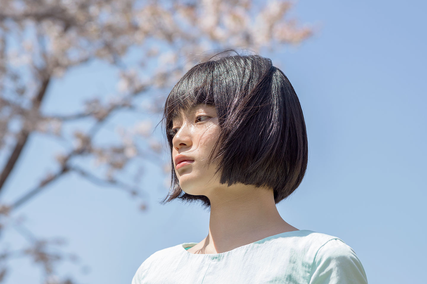 吉田美月喜 - 洋服編 - Scene 3 (撮影日/2018年3月30日。撮影時学年/中学三年生。撮影/山田信男)