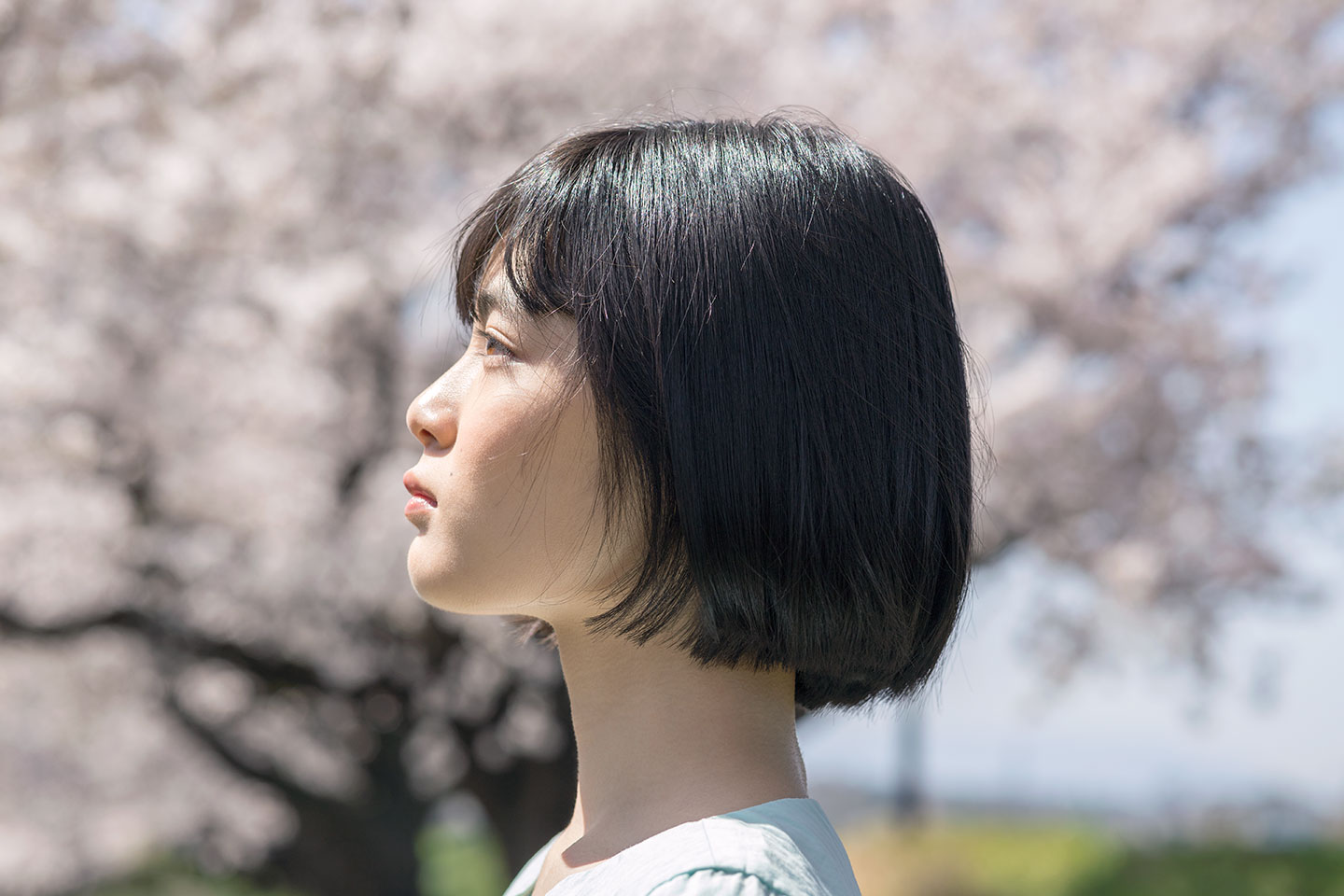 吉田美月喜 - 洋服編 - Scene 8 (撮影日/2018年3月30日。撮影時学年/中学三年生。撮影/山田信男)