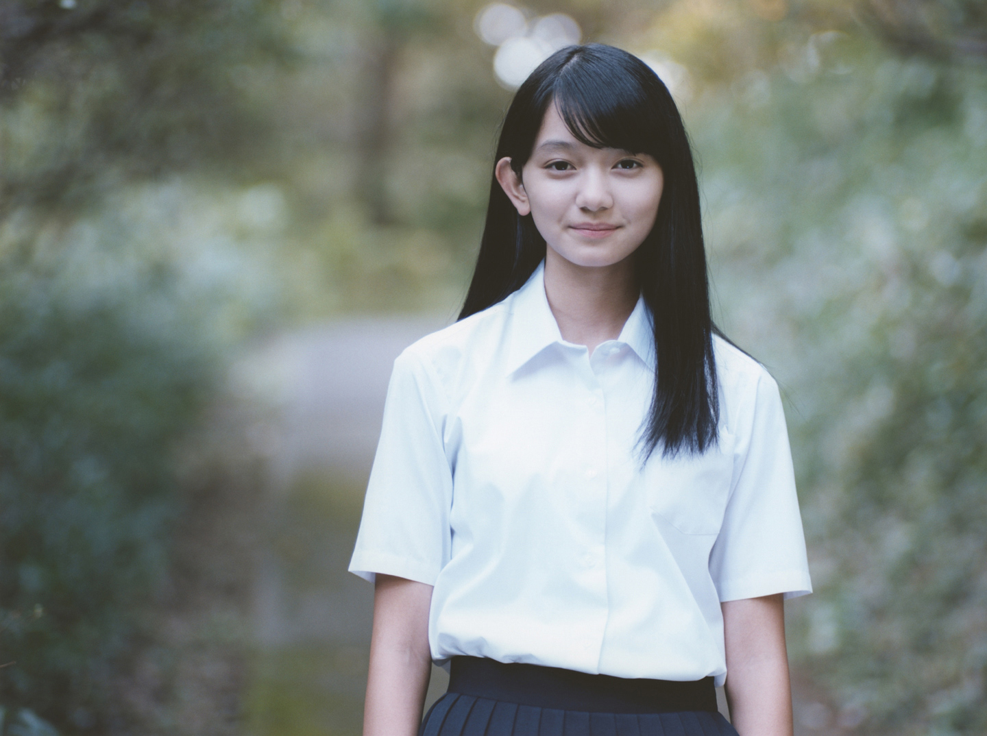 熊澤 風花 - 制服編 - Scene 1 (第一回撮影日/2015年11月4日。撮影時学年/中学一年生。撮影/小山一平)