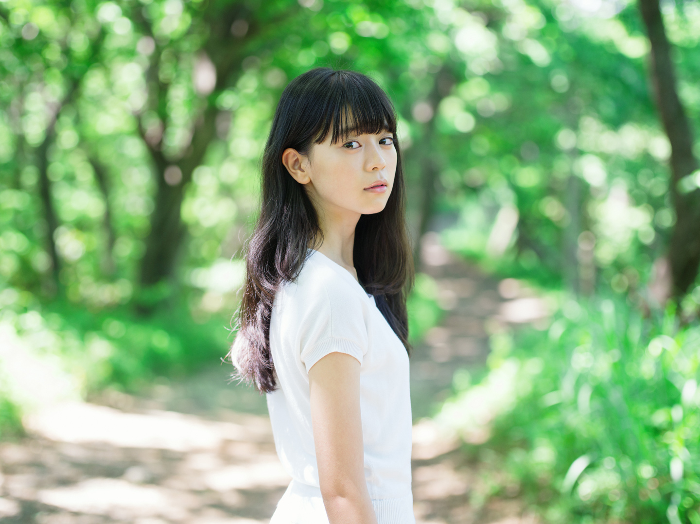 坂井仁香 - 洋服編 - Scene 1 (撮影日/2016年5月12日。撮影時学年/中学三年生。撮影/須田卓馬)