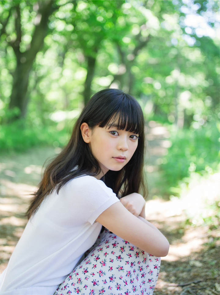 坂井仁香 - 洋服編 - Scene 2 (撮影日/2016年5月12日。撮影時学年/中学三年生。撮影/須田卓馬)