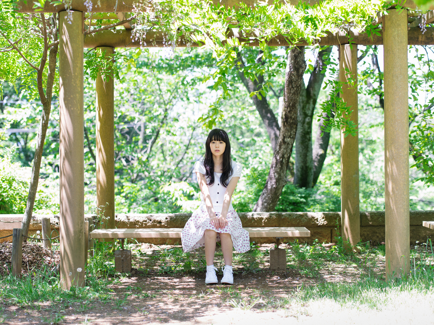 坂井仁香 - 洋服編 - Scene 5 (撮影日/2016年5月12日。撮影時学年/中学三年生。撮影/須田卓馬)