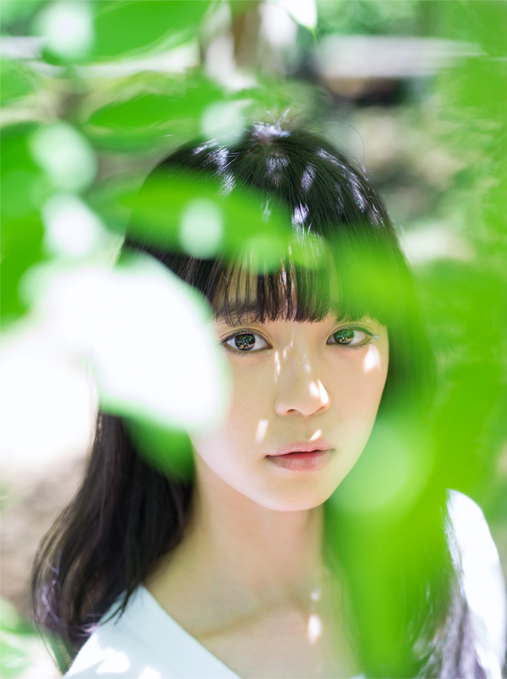 坂井仁香 - 洋服編 - Scene 7 (撮影日/2016年5月12日。撮影時学年/中学三年生。撮影/須田卓馬)