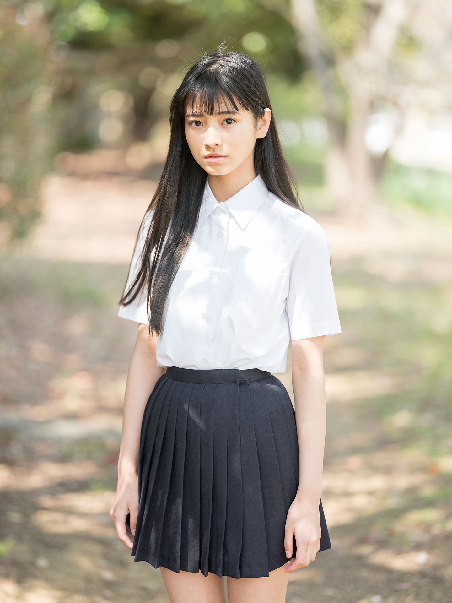 田中杏奈 - 制服編 - Scene 10 (撮影日/2019年3月27日。撮影時学年/中学一年生。撮影/サトウノブタカ)