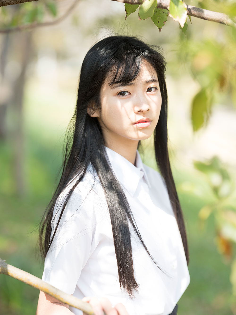 田中杏奈 - 制服編 - Scene 11 (撮影日/2019年3月27日。撮影時学年/中学一年生。撮影/サトウノブタカ)
