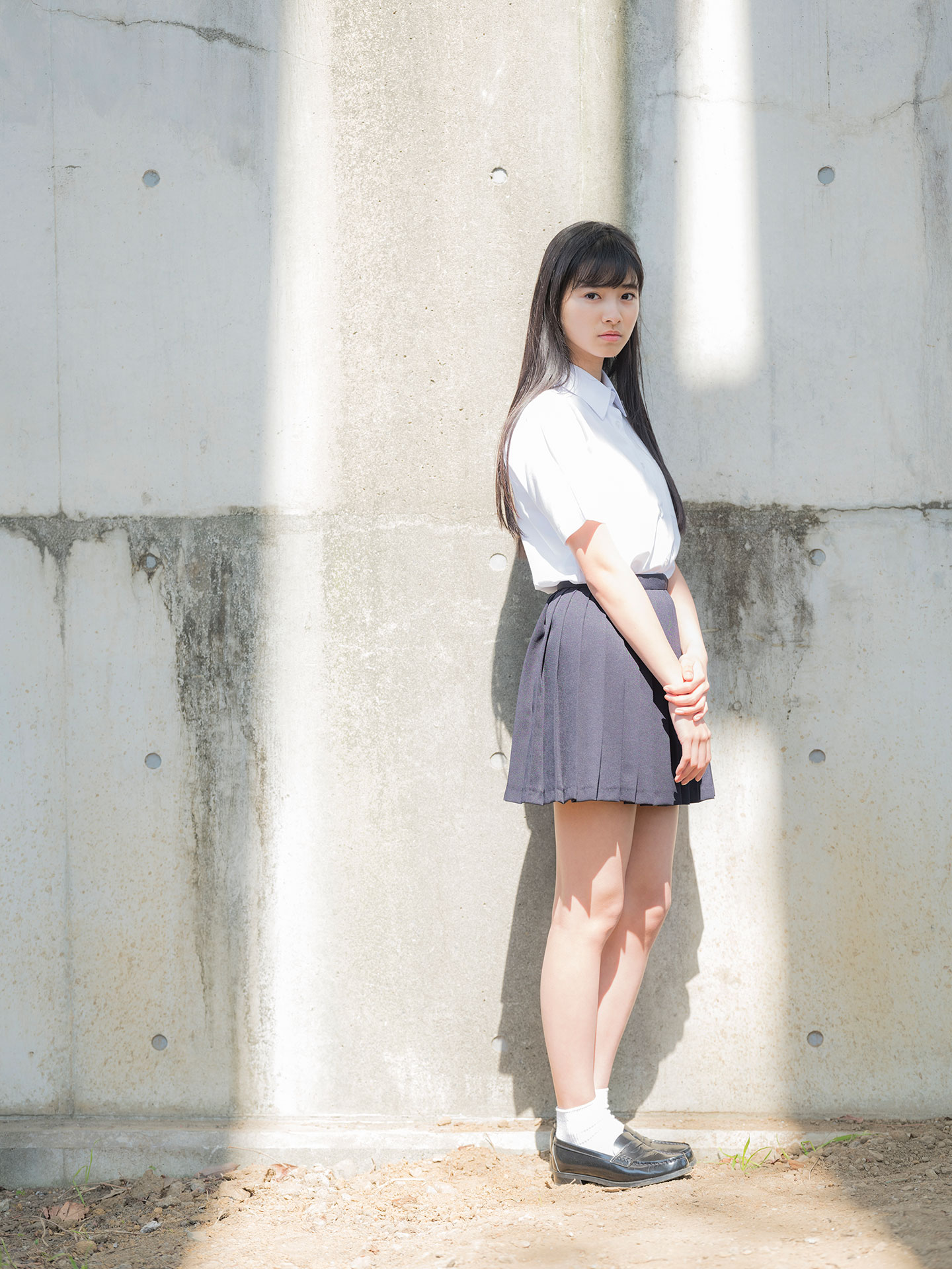 田中杏奈 - 制服編 - Scene 5 (撮影日/2019年3月27日。撮影時学年/中学一年生。撮影/サトウノブタカ)