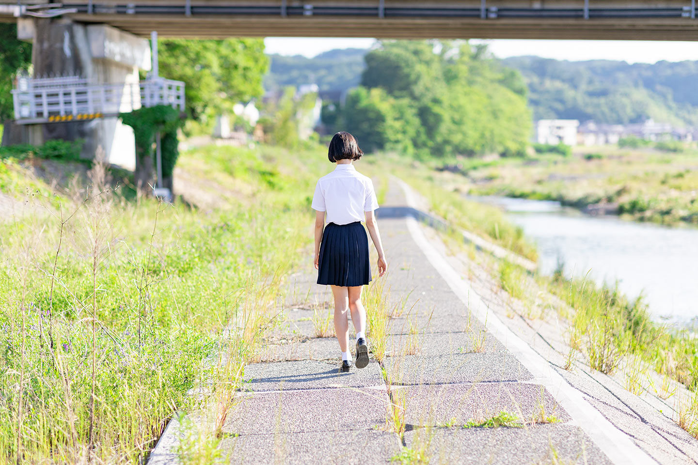 小宮山莉渚 - 制服編 - Scene 17 (撮影日／2019年5月24日。撮影時学年／中学二年生。撮影／山田信男)