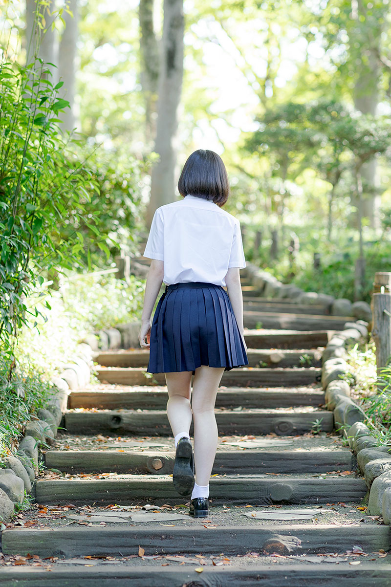 瀬戸琴楓 - 制服編 - Scene 5 (撮影日/2019年10月30日。撮影時学年/中学二年生。撮影/山田信男)