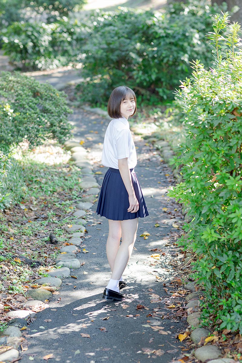 瀬戸琴楓 - 制服編 - Scene 6 (撮影日/2019年10月30日。撮影時学年/中学二年生。撮影/山田信男)