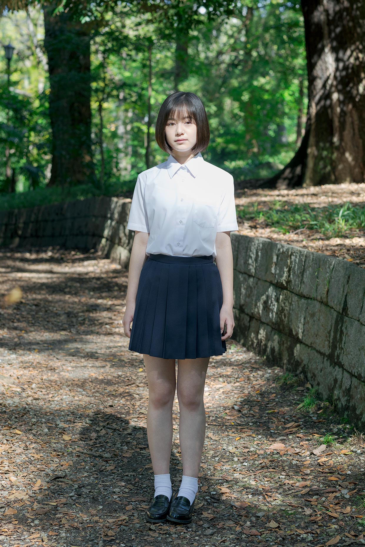 瀬戸琴楓 - 制服編 - Scene 9 (撮影日/2019年10月30日。撮影時学年/中学二年生。撮影/山田信男)