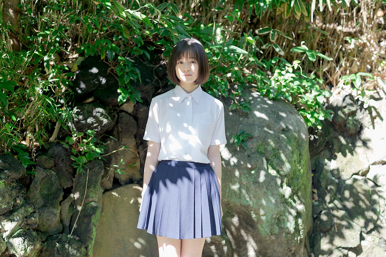 瀬戸琴楓 - 制服編 - Scene 12 (撮影日/2019年10月30日。撮影時学年/中学二年生。撮影/山田信男)