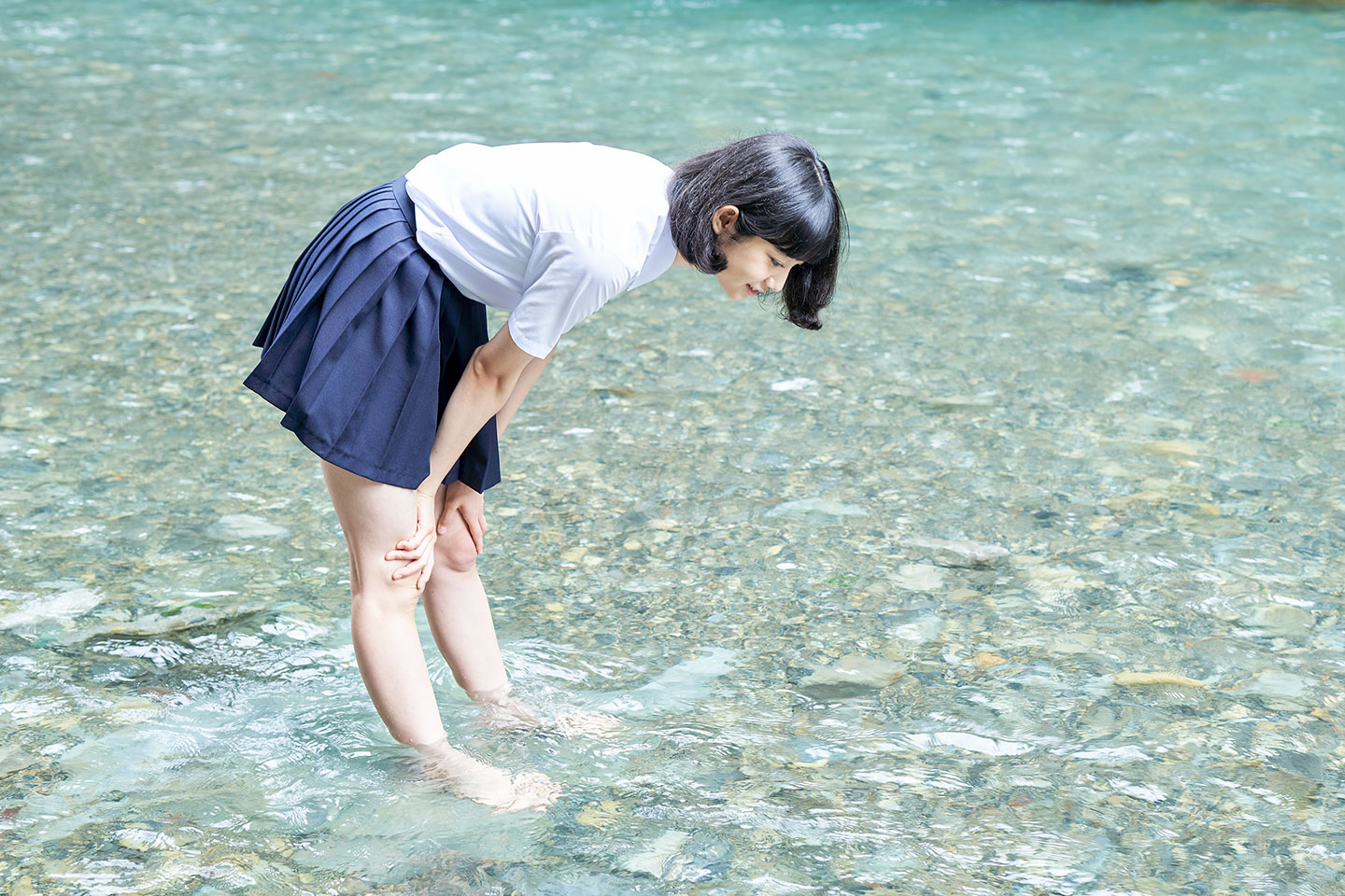 小宮山莉渚 - 制服編 - Scene 8 (撮影日／2020年9月18日。撮影時学年／中学三年生。撮影／山田信男)