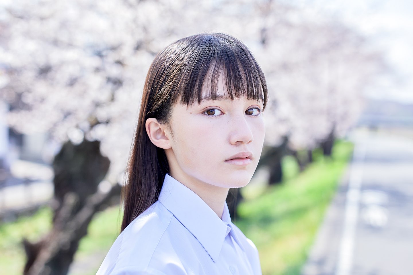 山口らいら - 制服編 - Scene 10 (撮影日/2021年3月26日。撮影時学年/小学五年生。撮影/山田信男)