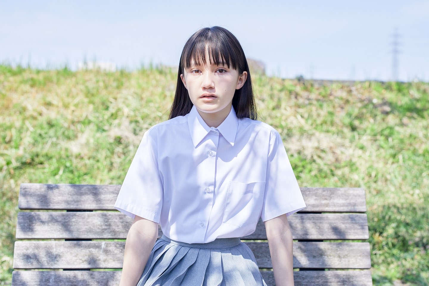 山口らいら - 制服編 - Scene 3 (撮影日/2021年3月26日。撮影時学年/小学五年生。撮影/山田信男)