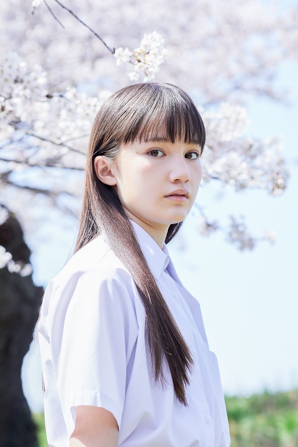 山口らいら - 制服編 - Scene 5 (撮影日/2021年3月26日。撮影時学年/小学五年生。撮影/山田信男)