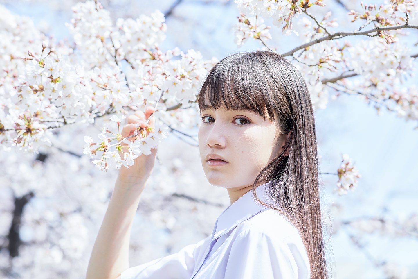 山口らいら - 制服編 - Scene 7 (撮影日/2021年3月26日。撮影時学年/小学五年生。撮影/山田信男)