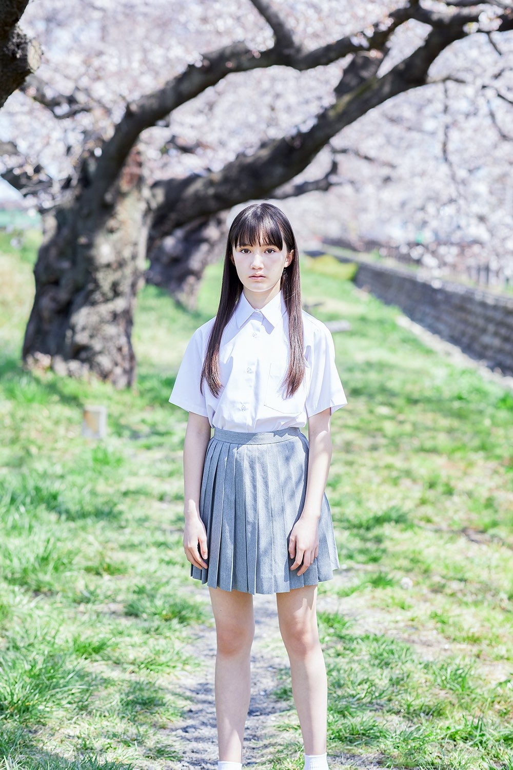 山口らいら - 制服編 - Scene 9 (撮影日/2021年3月26日。撮影時学年/小学五年生。撮影/山田信男)